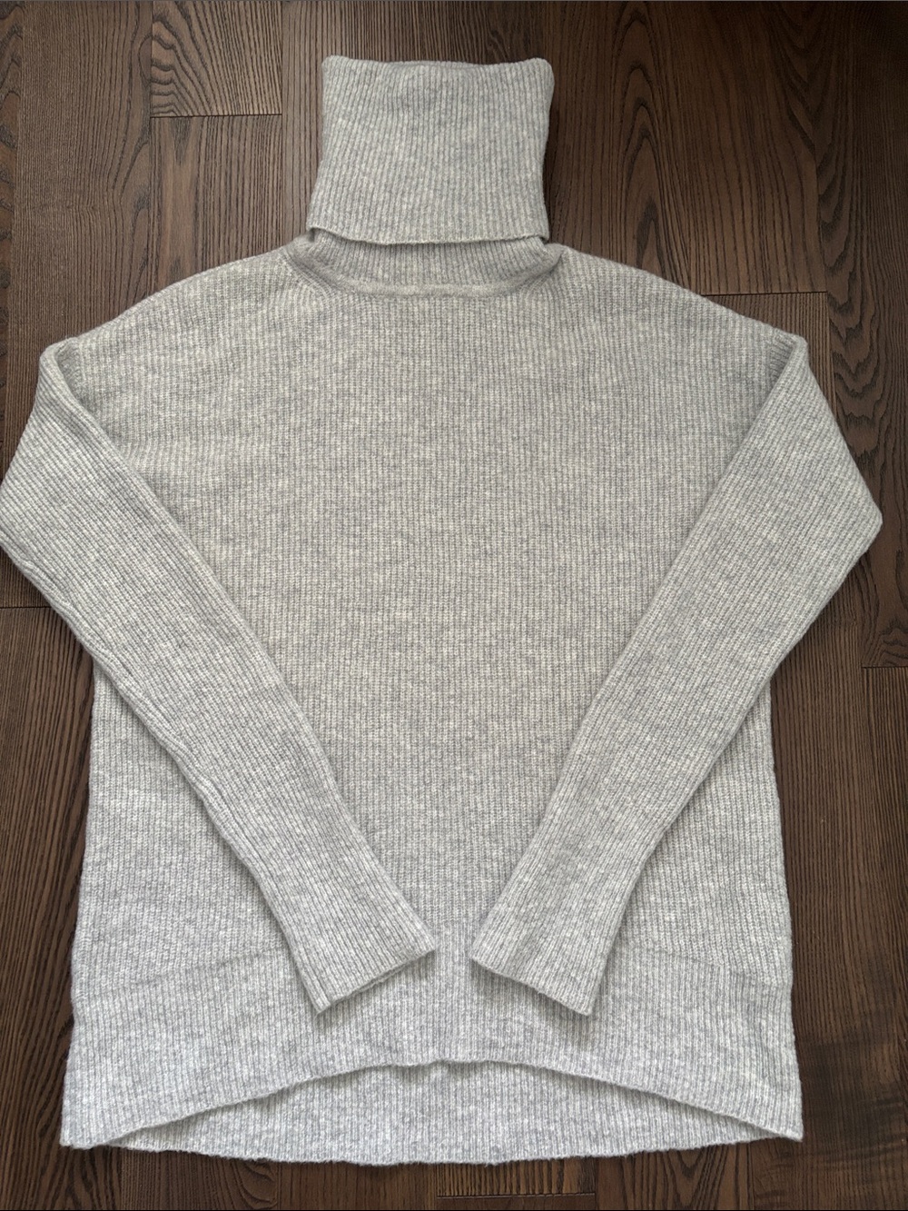 Theory "Karenia Stratus Cloud" Grey Turtleneck Oversized Sweater Sm Med